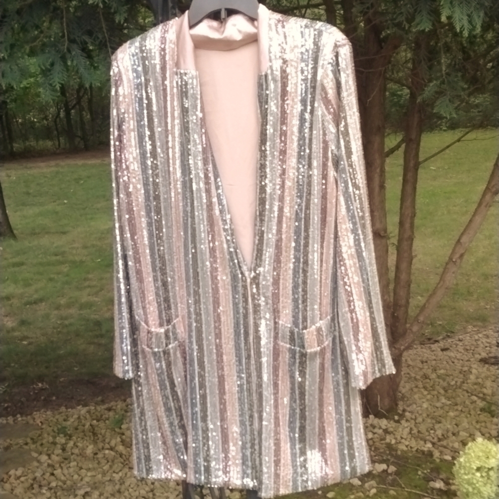 Fashion Nova long sequin blazor with shoulder pads size L. Vintage Luxury